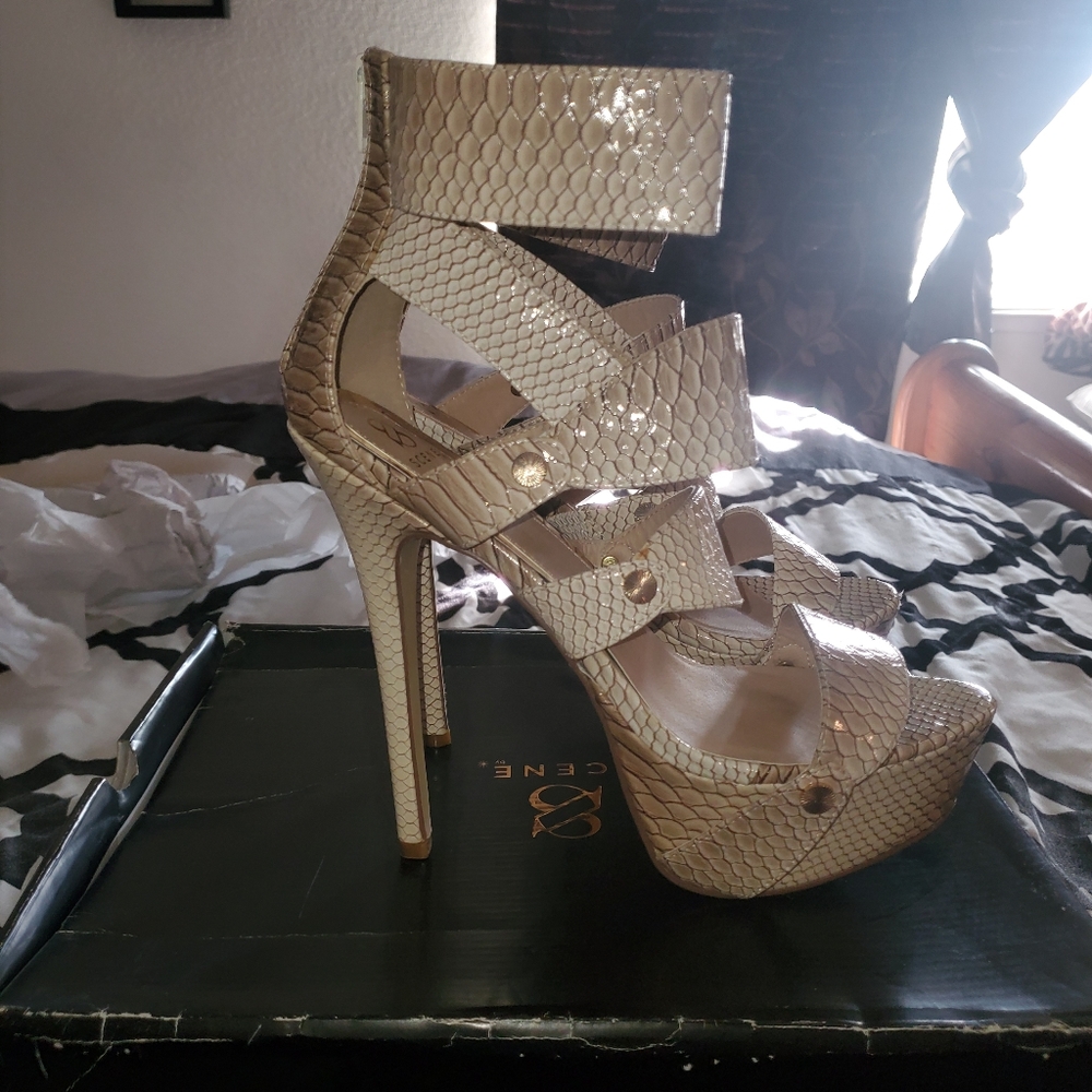Shoes - Picture 2 of 4